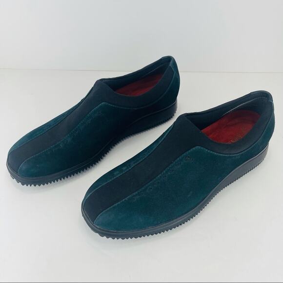St. John's Bay Women Classic Sneaker Sz 8 Green Suede Slip-On Cushioned Footbed - Picture 3 of 16